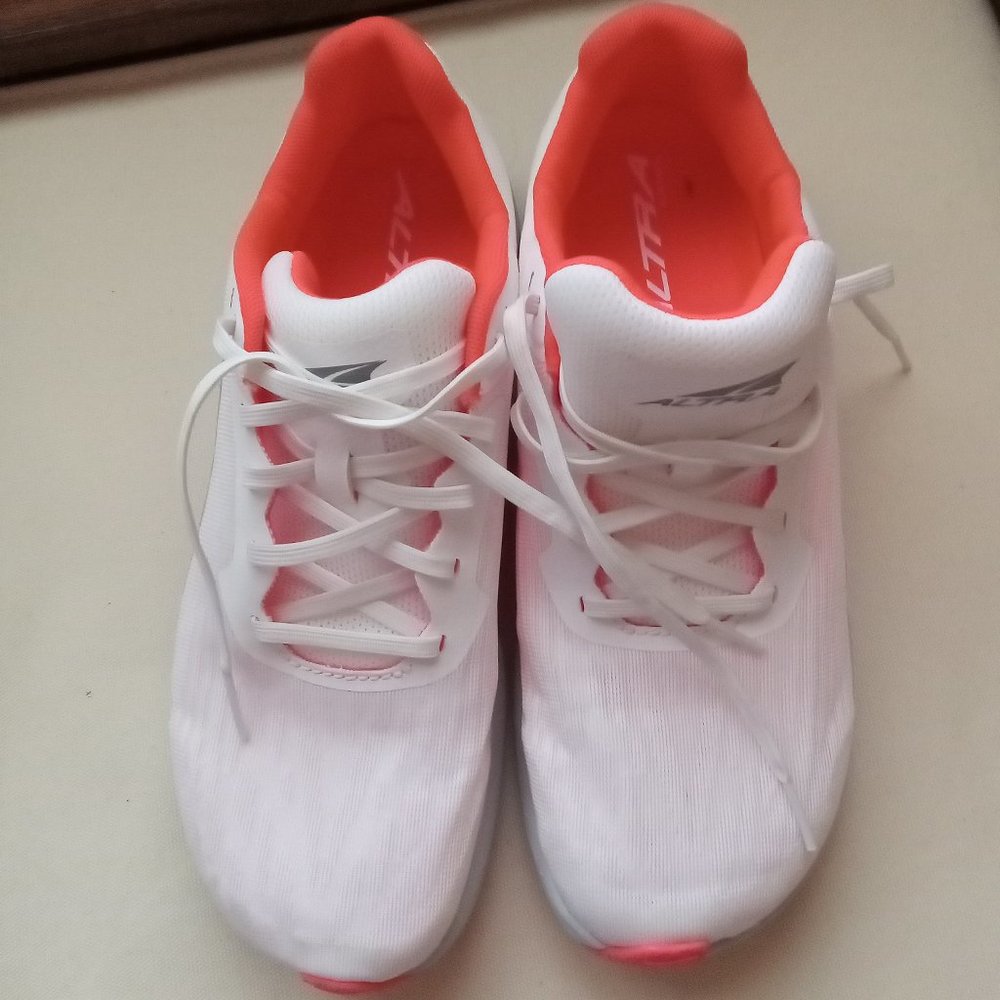 Altra women's tennis shoes size 10